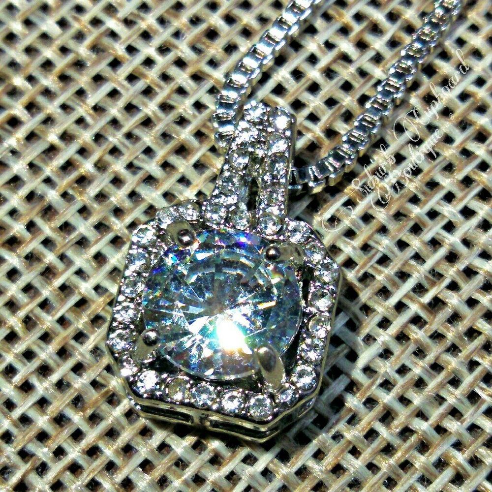 ✨ Dainty QZ Pendant Silver plated necklace